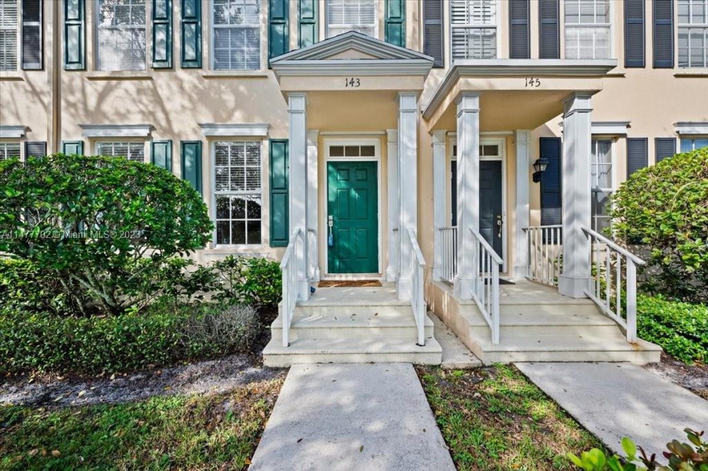 Discover Charleston Court at Abacoa: A Premier Community in Jupiter, Florida